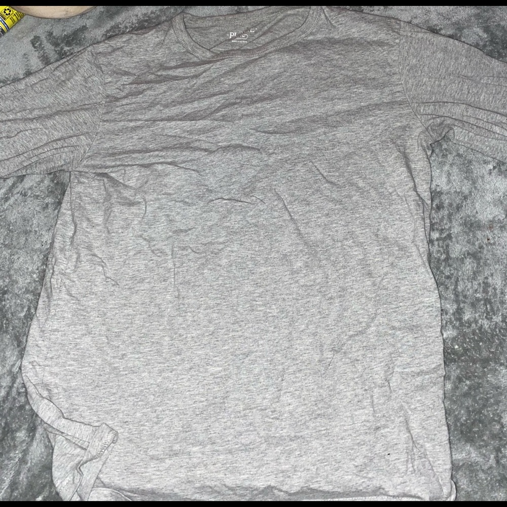 Long sleeve gray tee